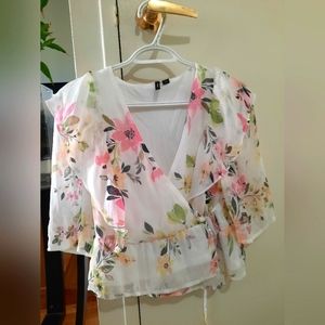 VERO MODA Floral Top. Size M